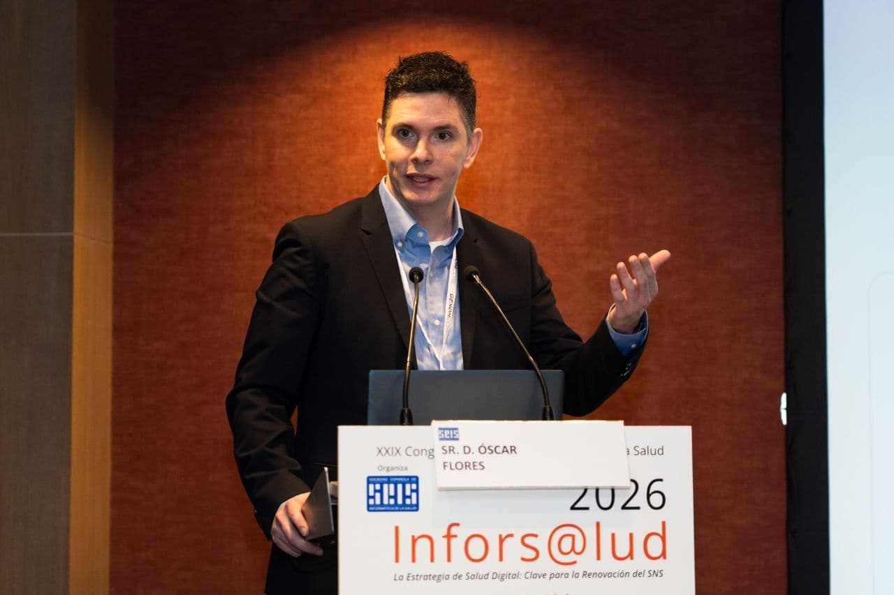 Dr. Oscar Flores, CEO de Genomcore, durante su ponencia en el congreso Inforsalud 2026 organizado por la SEIS