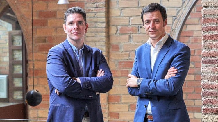 Los fundadores de Genomcore Oscar Flores y Miquel Bru entrevistados por VIA Empresa sobre la gestión de datos genéticos y biomédicos