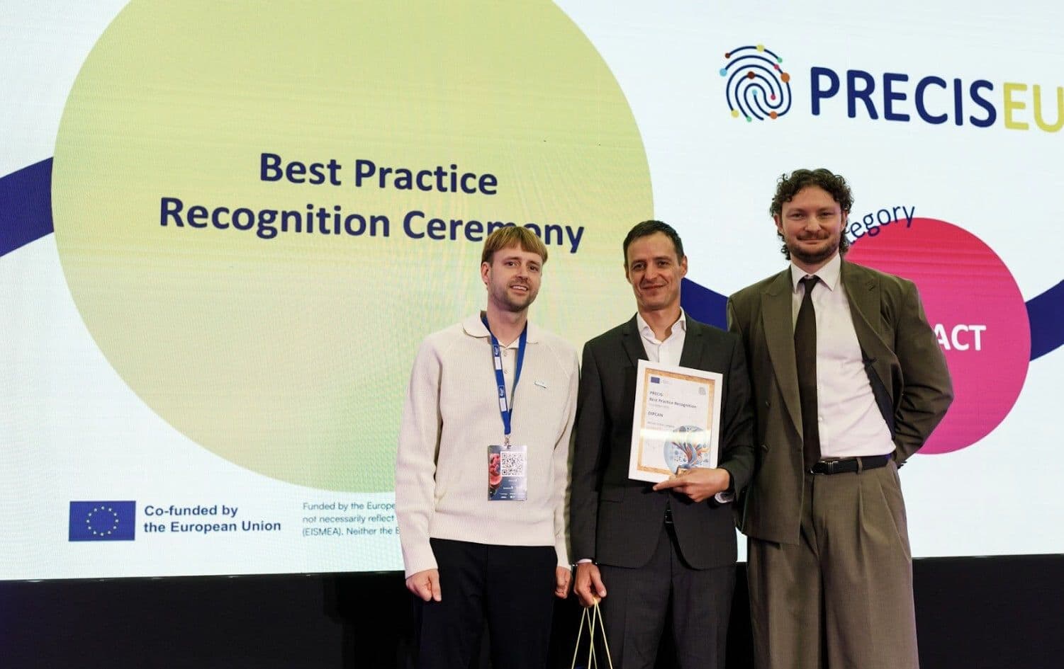 Miquel A. Bru recibiendo el premio Best Practice Recognition en la ceremonia PRECISEU